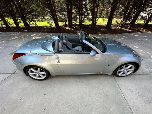 Used 2005 Nissan 350Z Touring image 29