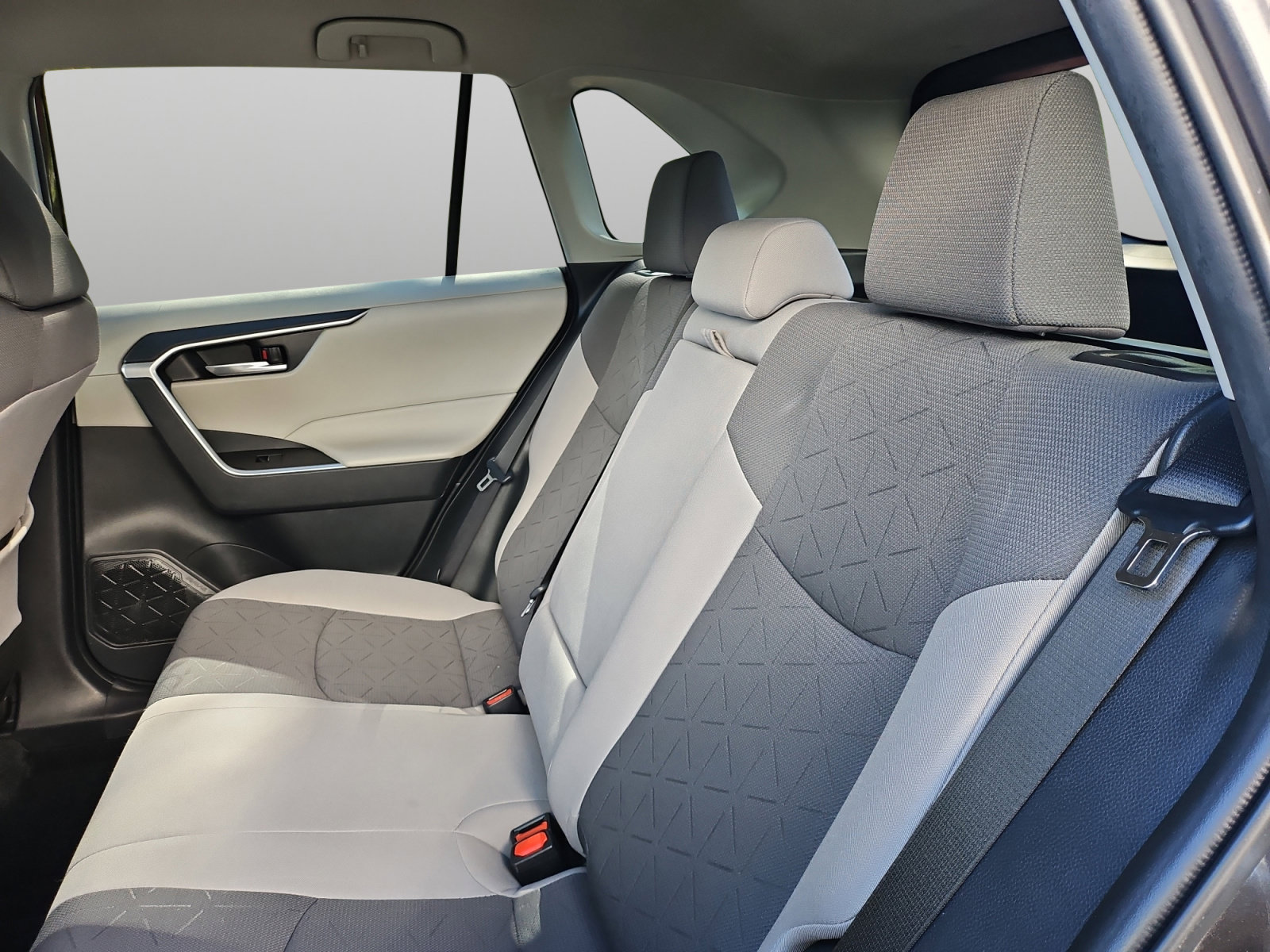 Used 2023 Toyota RAV4 XLE FWD image 42