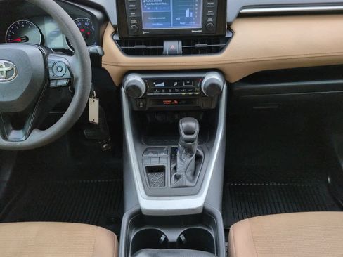 Used 2021 Toyota RAV4 LE FWD image 18
