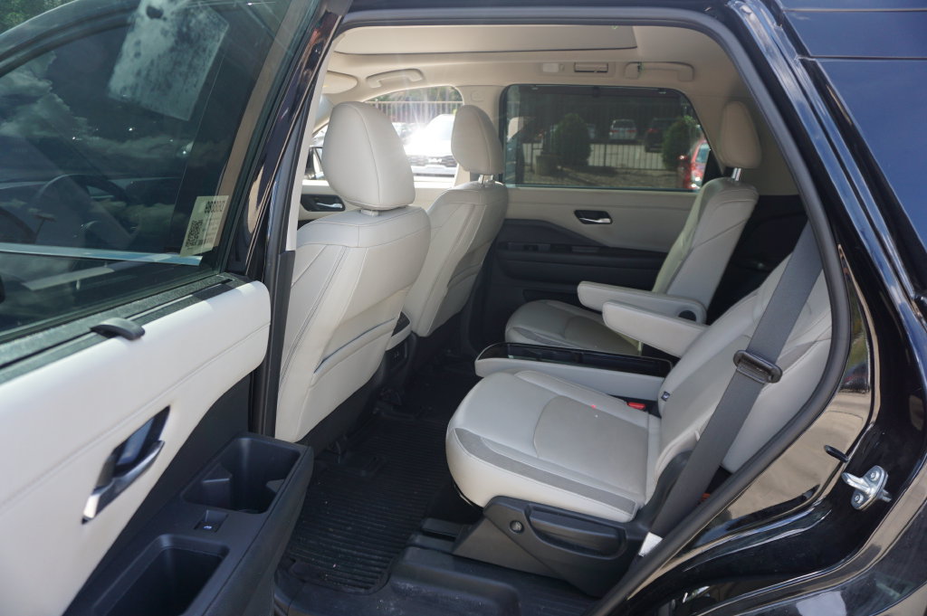 Used 2024 Nissan Pathfinder SL w/ SL Premium Package FWD image 15