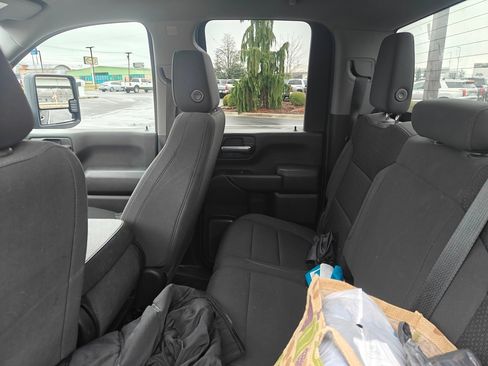 Used 2022 GMC Sierra 2500 Pro w/ Convenience Package image 8