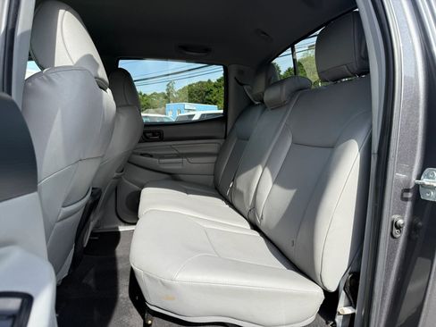 Used 2014 Toyota Tacoma 4x4 Double Cab image 16