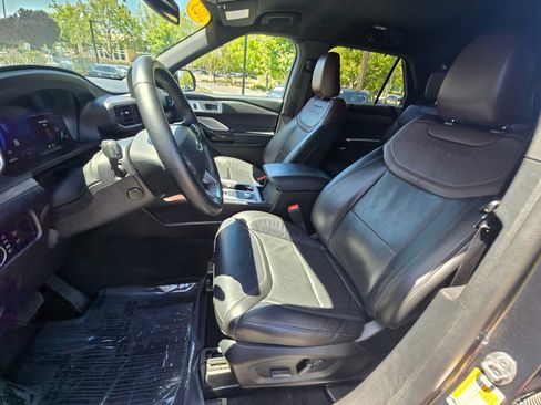 Used 2023 Ford Explorer Platinum w/ Premium Technology Package AWD/4WD image 24