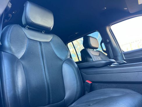 Used 2024 Jeep Wagoneer Series II w/ Flexible Seating Group image 18