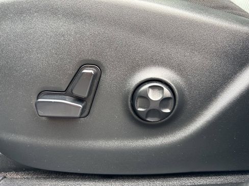 Used 2019 Jeep Cherokee Limited w/ Technology Group image 31