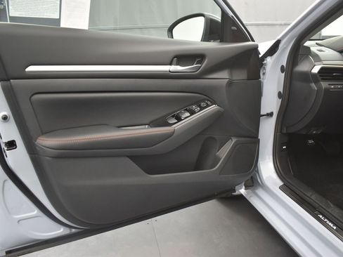 New 2025 Nissan Altima 2.5 SR image 28