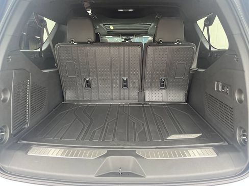 New 2026 Chevrolet Suburban Premier w/ Sun And Tow Package AWD/4WD image 23