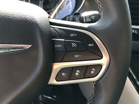 Certified 2024 Chrysler Pacifica Touring-L FWD image 21