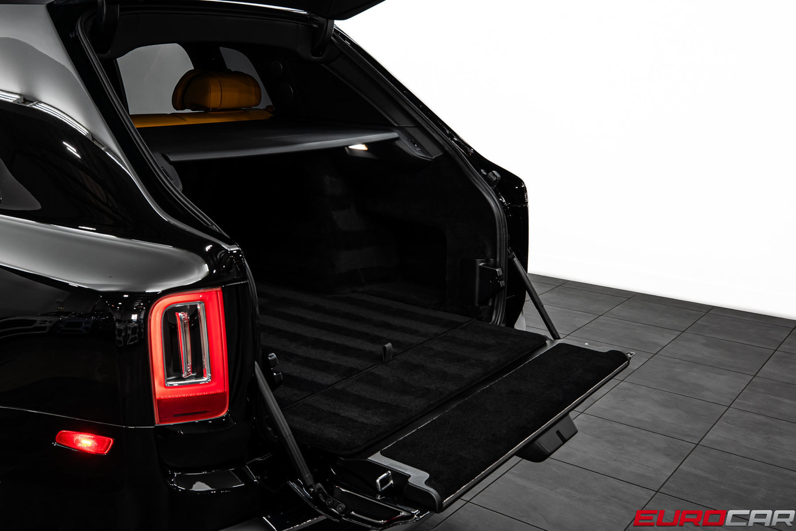Used 2023 Rolls-Royce Cullinan AWD/4WD image 18