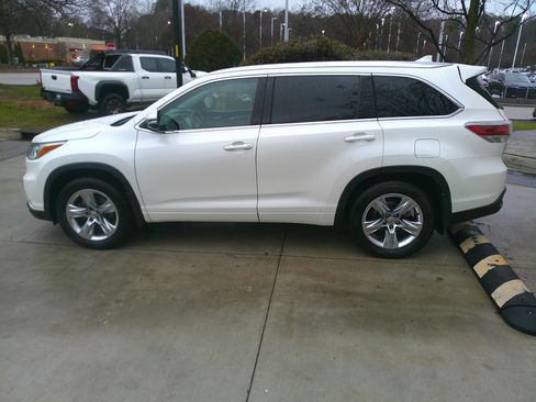 Used 2015 Toyota Highlander Limited Platinum image 16