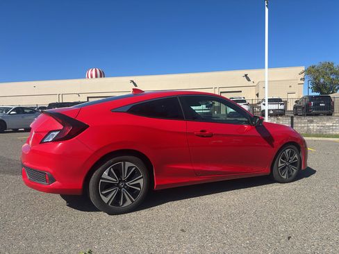Used 2018 Honda Civic EX-T image 3