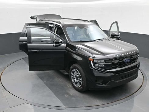Used 2025 Ford Expedition Active AWD/4WD image 28
