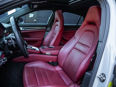 Certified 2023 Porsche Panamera 4 image 5
