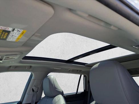 Certified 2024 Toyota Highlander Platinum FWD image 15