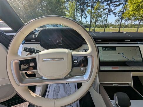 Used 2024 Land Rover Range Rover SE image 14