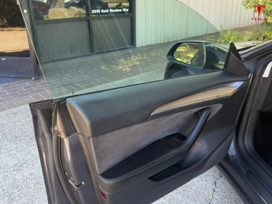 Used 2023 Tesla Model 3 Standard Range RWD image 9