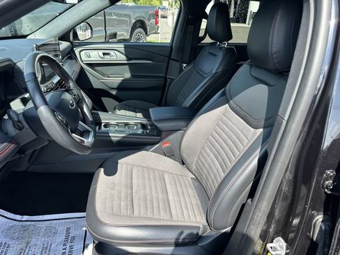 Certified 2025 Ford Explorer ST-Line AWD/4WD image 28