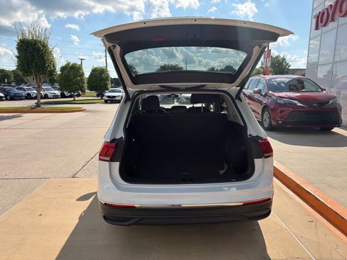 Used 2024 Volkswagen Tiguan SE AWD/4WD image 11