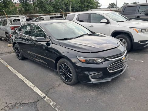 Used 2017 Chevrolet Malibu LT FWD image 3