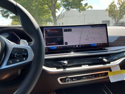 Used 2026 BMW X5 sDrive40i w/ M Sport Package image 25