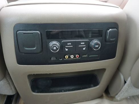 Used 2015 GMC Yukon XL SLT w/ Open Road Package RWD image 15