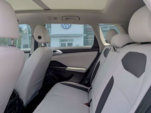New 2026 Volkswagen Taos SE FWD image 14