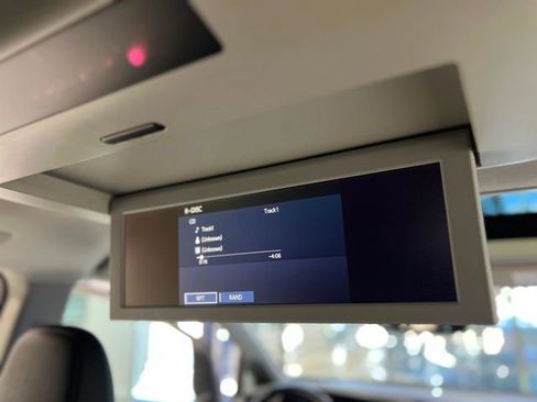 Used 2019 Toyota Sienna SE Premium image 32