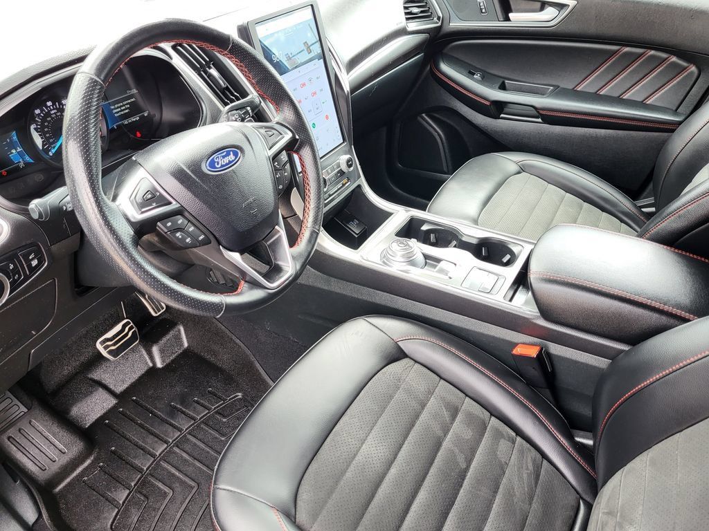 Used 2024 Ford Edge ST-Line w/ Class II Trailer Tow Package AWD/4WD image 14