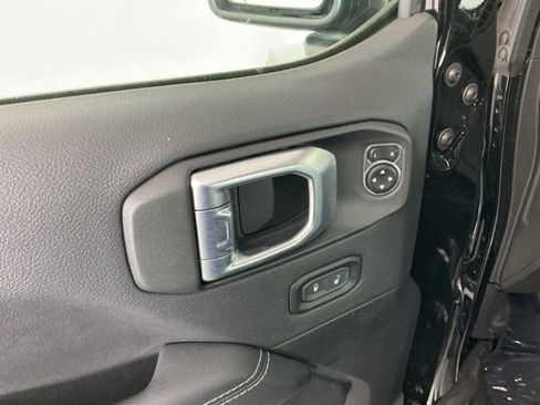 Used 2021 Jeep Wrangler Unlimited Sahara w/ Uconnect 4C Nav & Sound Group AWD/4WD image 13