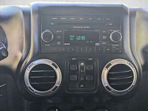 Used 2017 Jeep Wrangler Unlimited Sahara AWD/4WD image 13