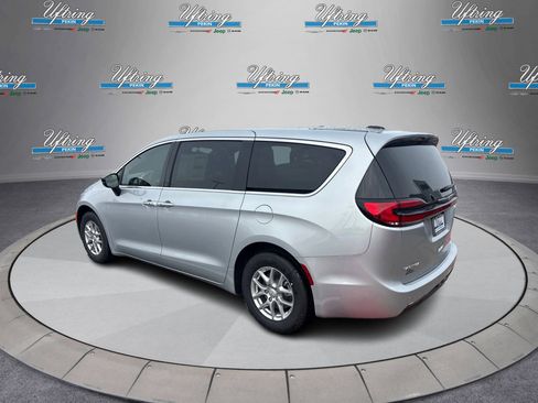 New 2026 Chrysler Pacifica Select image 5
