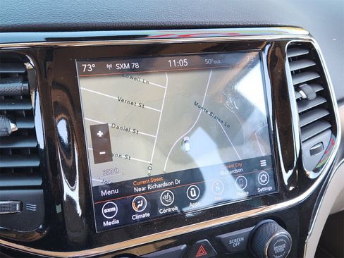 Used 2019 Jeep Grand Cherokee Limited image 18