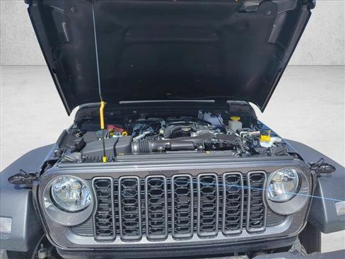 Certified 2025 Jeep Gladiator Sport AWD/4WD image 19