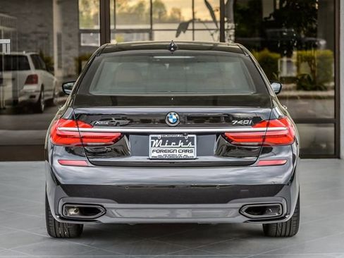 Used 2019 BMW 740i xDrive w/ M Sport Package image 9