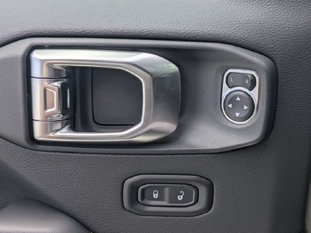 New 2026 Jeep Wrangler Unlimited Sahara AWD/4WD image 25
