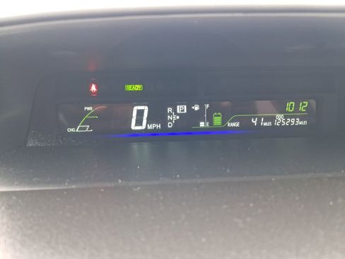 Used 2014 Toyota Prius V Three image 17