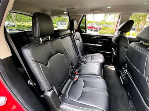 Used 2025 Honda Pilot EX-L image 18