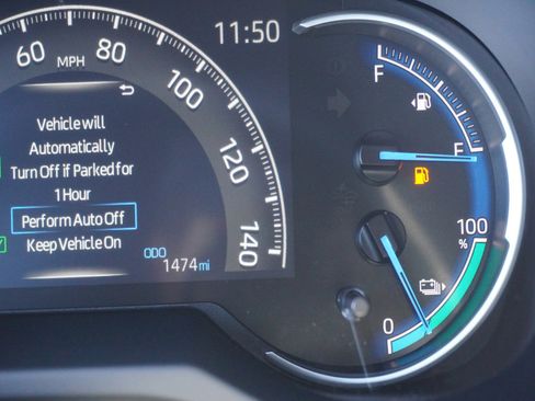 Used 2025 Toyota RAV4 SE image 25