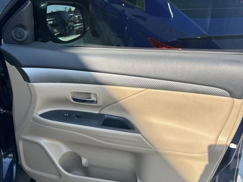 Used 2014 Mitsubishi Outlander SE image 15