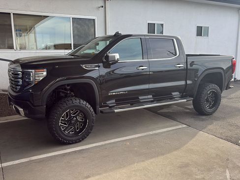 Used 2022 GMC Sierra 1500 Denali image 2