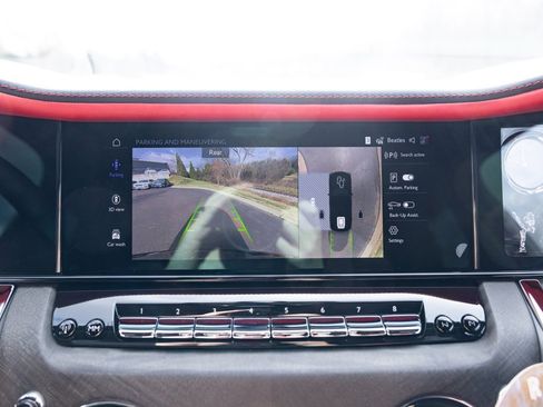 New 2025 Rolls-Royce Cullinan image 36