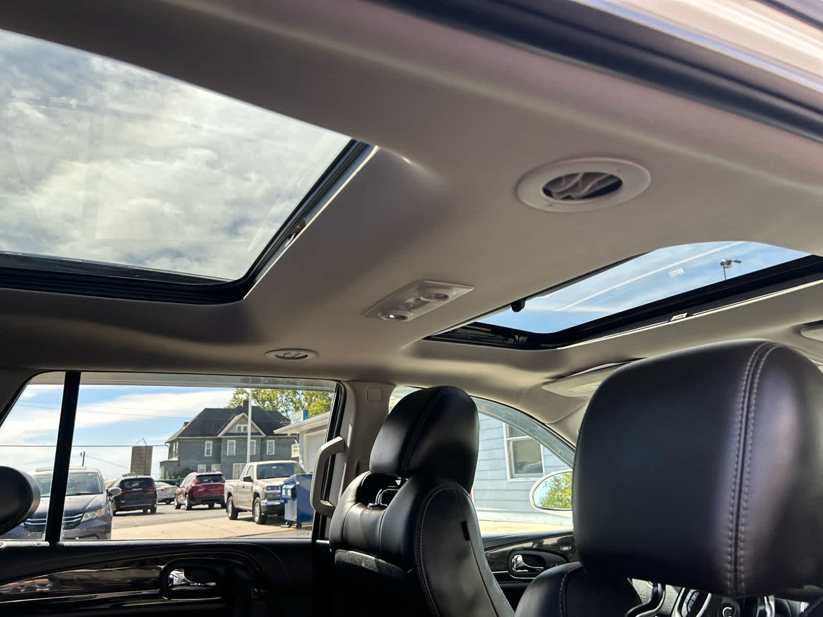Used 2014 Buick Enclave Leather AWD/4WD image 2