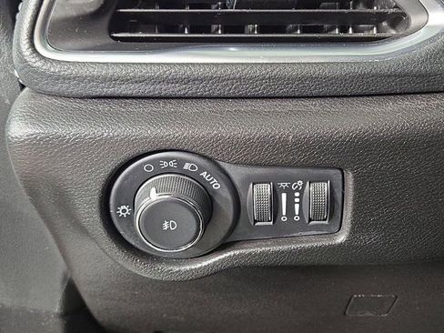 Used 2022 Chrysler Pacifica Limited w/ Uconnect Theater Family Group image 29