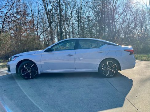 Used 2024 Nissan Altima 2.5 SR image 3