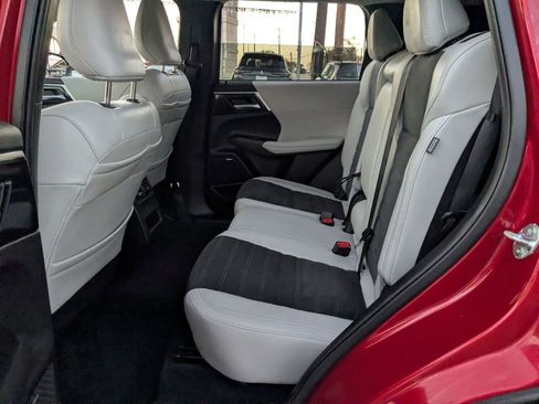 Used 2025 Mitsubishi Outlander SE image 26