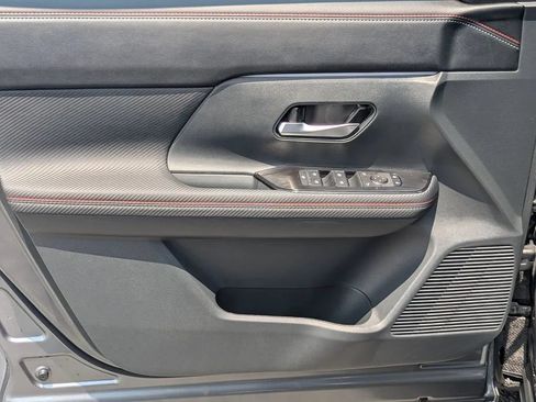 Certified 2026 Nissan Kicks SR FWD image 10