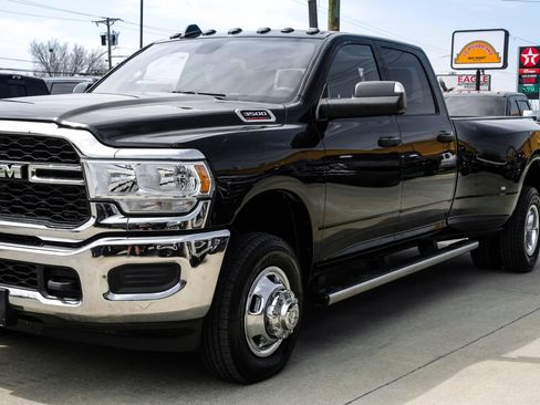 Used 2022 RAM 3500 Tradesman AWD/4WD image 9