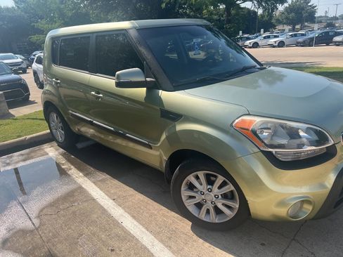 Used 2013 Kia Soul + FWD image 5