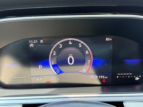 Used 2025 Volkswagen Taos SE w/ Panoramic Sunroof Package AWD/4WD image 13