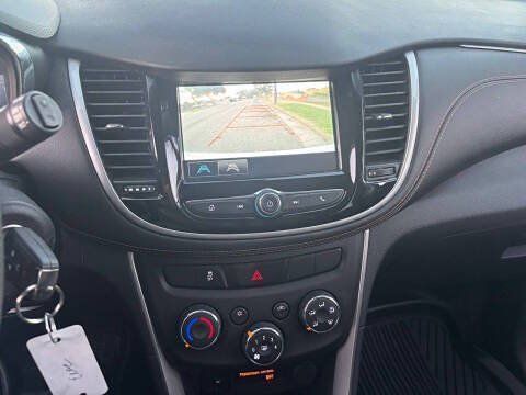 Used 2017 Chevrolet Trax LT FWD image 4